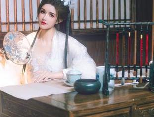 醉入旗袍女仆的世界，鹿八岁baby带来的写真图集美不胜收！